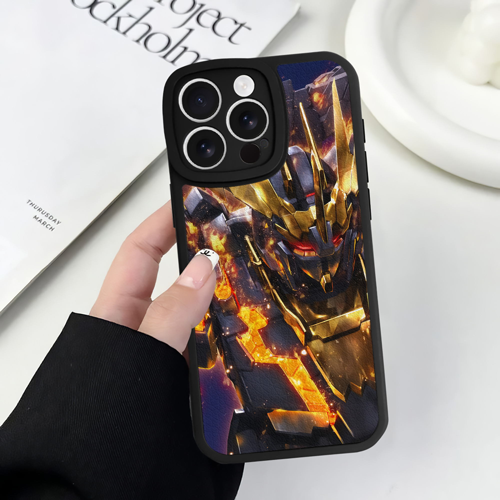 （画像用） 機動戦士ガンダム Mobile Suit Gundam 【iPhone 16シリーズ対応】シリコンスマホケース（レザー調） 材質：シリコン